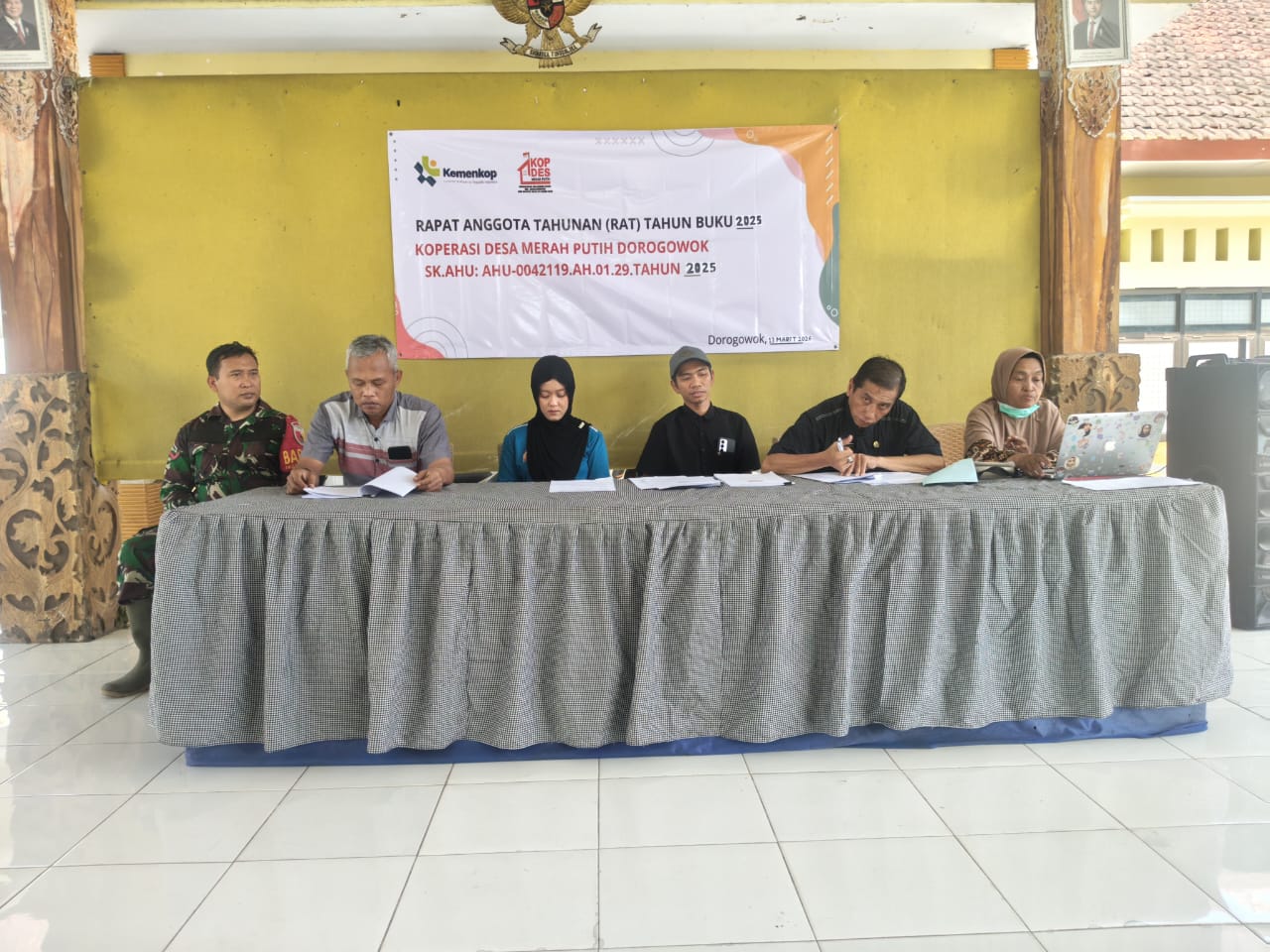 Wakili Camat, Kasi Pemerintahan Hadiri RAT Koperasi Merah Putih di Desa Dorogowok