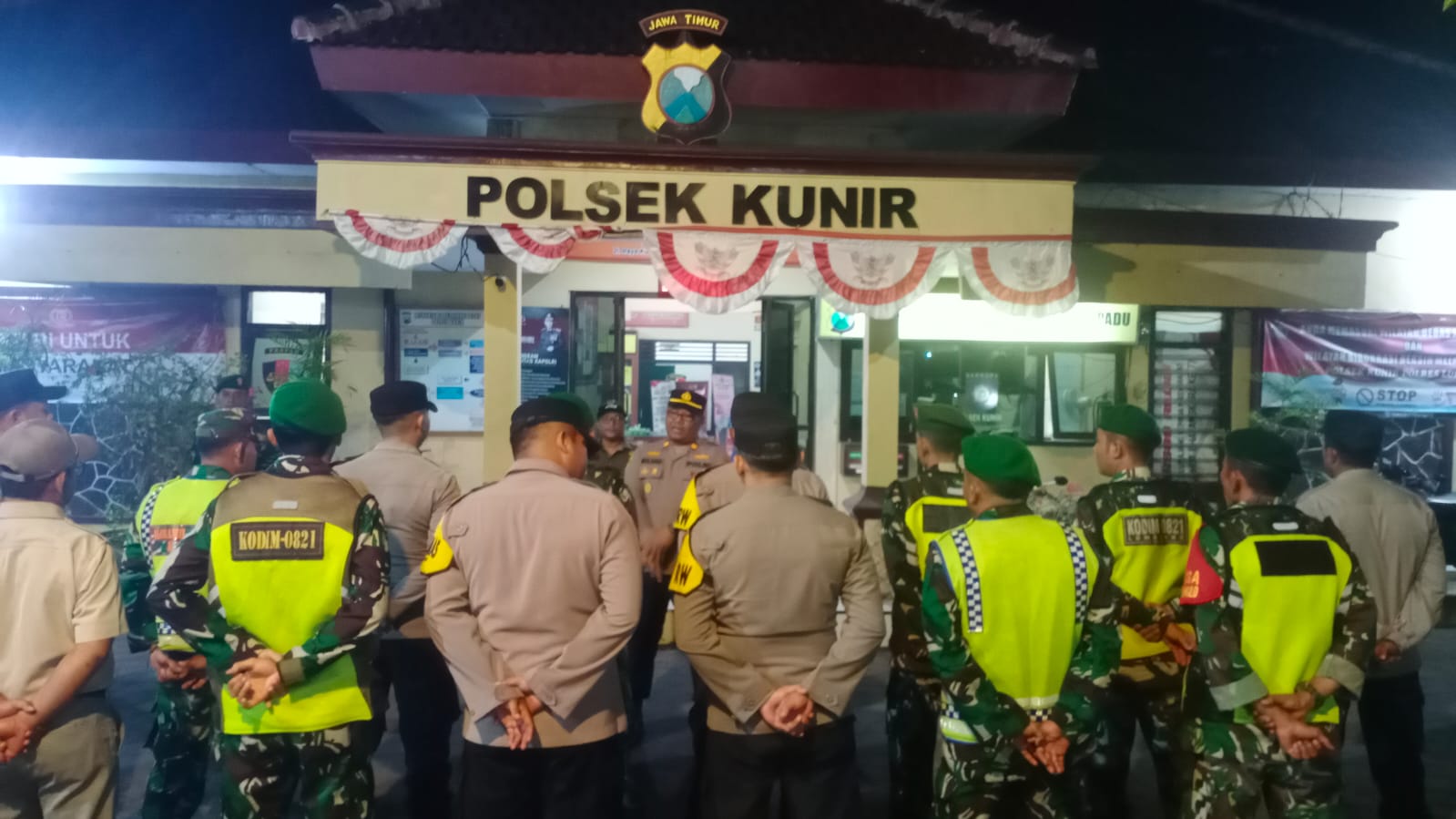 Jamin Keamanan Malam Takbiran, Camat Kunir Pimpin Apel Kesiapsiagaan di Polsek Kunir